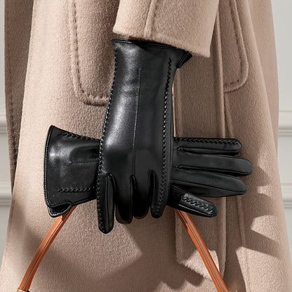 Schwarze Handschuhe mit Ziernähten, warm gefüttert