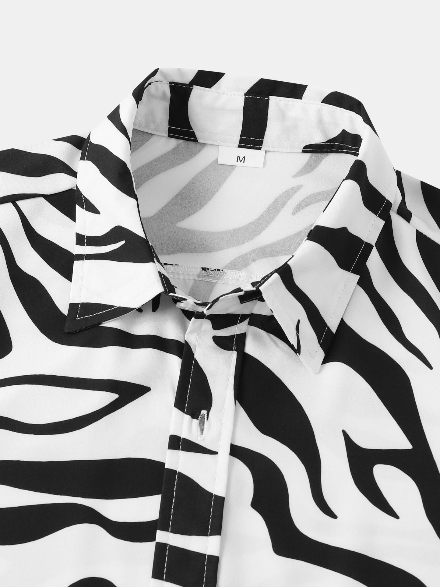 Herren Kurzarm Resort Hemd mit Zebra Muster – Modisches Statement für Freizeit und Urlaub