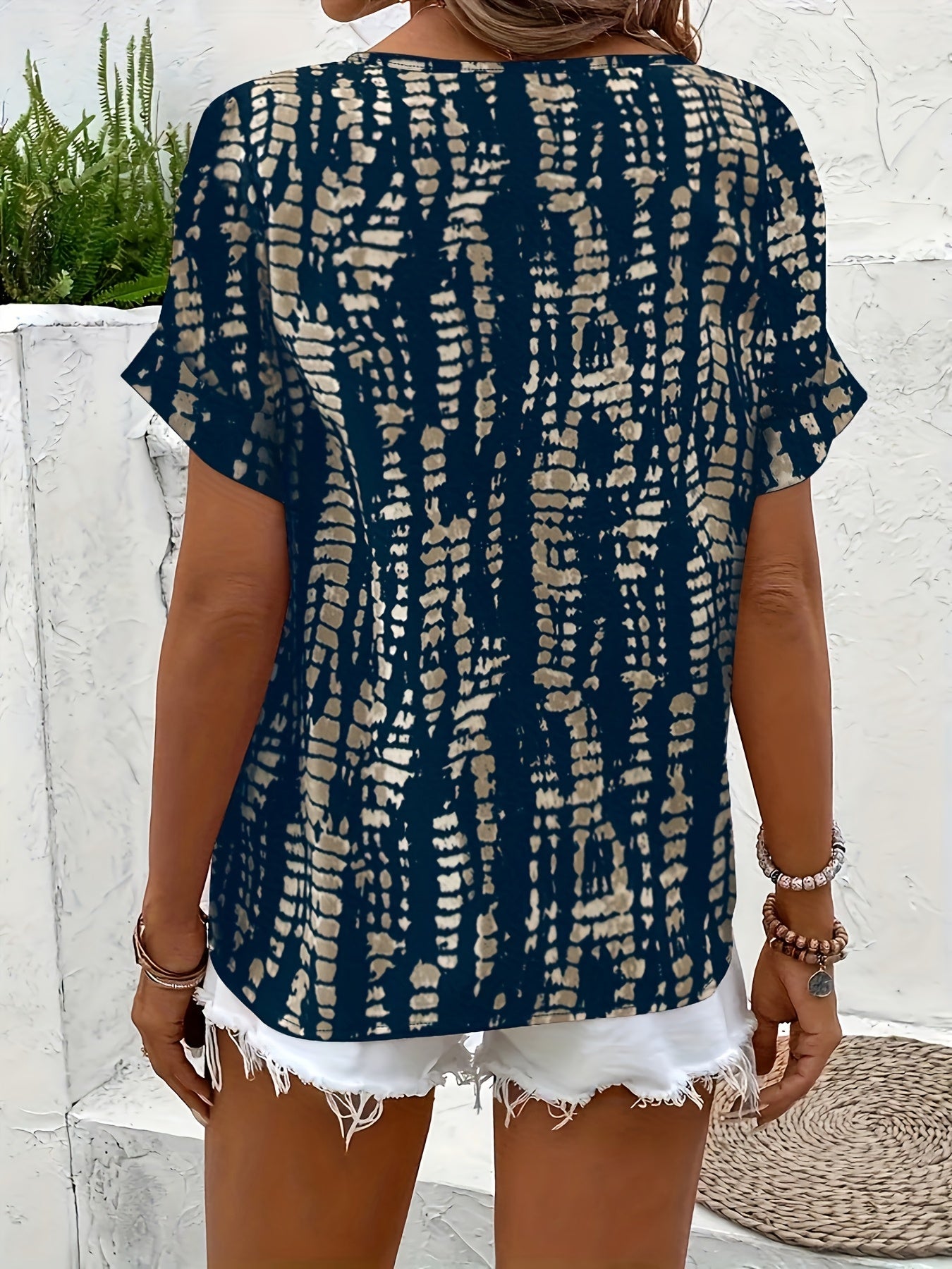 Women's Elegant Summer Blouse with Modern Print for Leisure and Everyday Wear