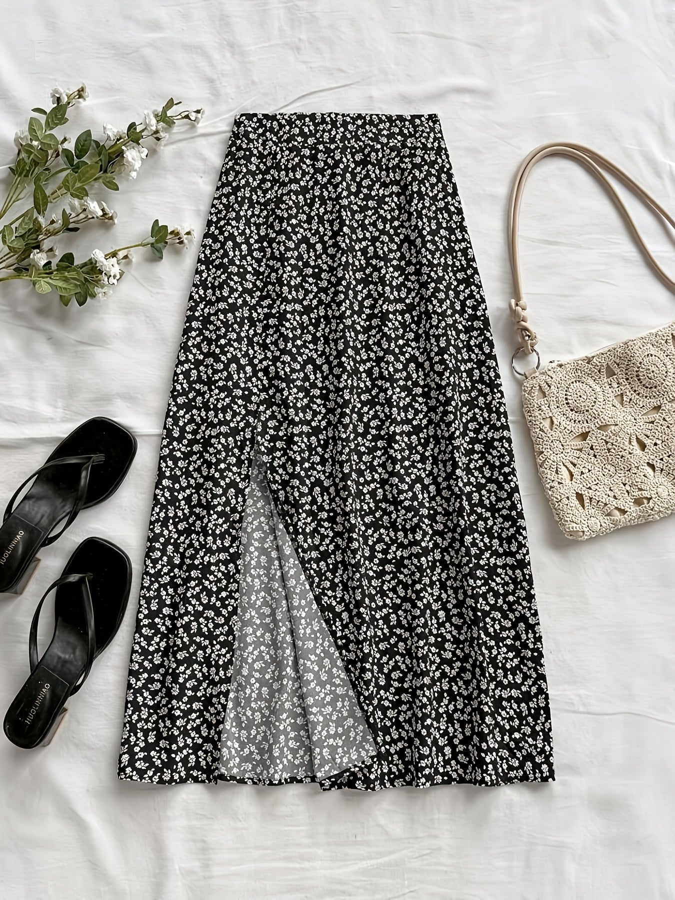 Women's midi skirt with floral pattern and slit – feminine A-line summer skirt for leisure & vacation