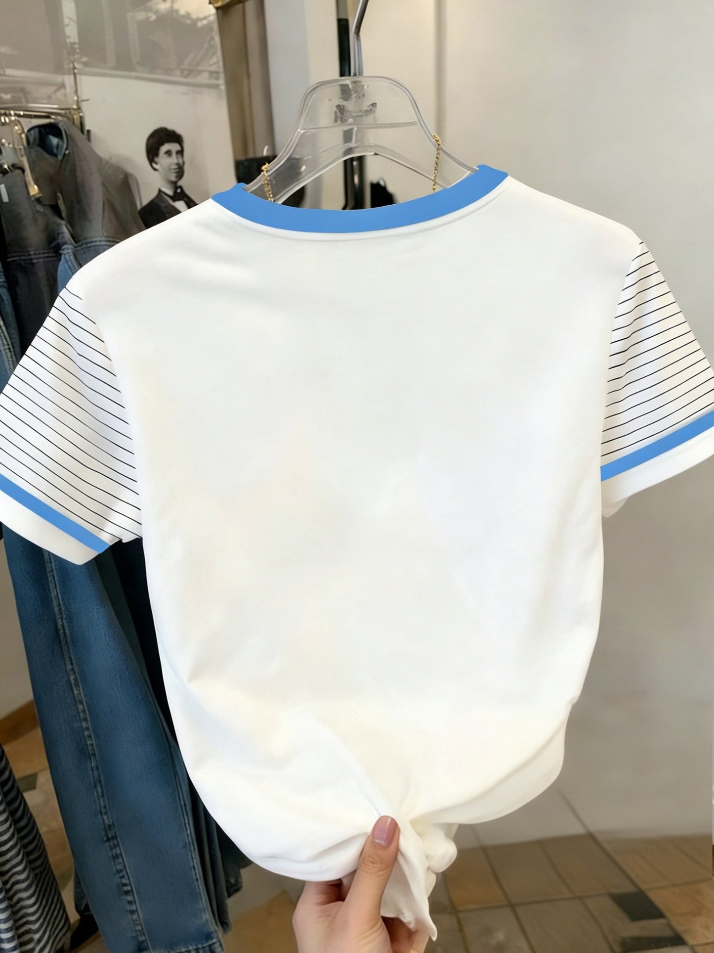 Women's T-shirt with Unicorn Logo and Striped Sleeves – Casual Wear with a Modern Style