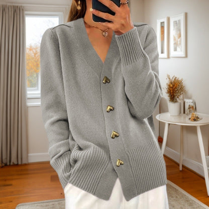Heather – V-neck knit sweater with button and long sleeves for women