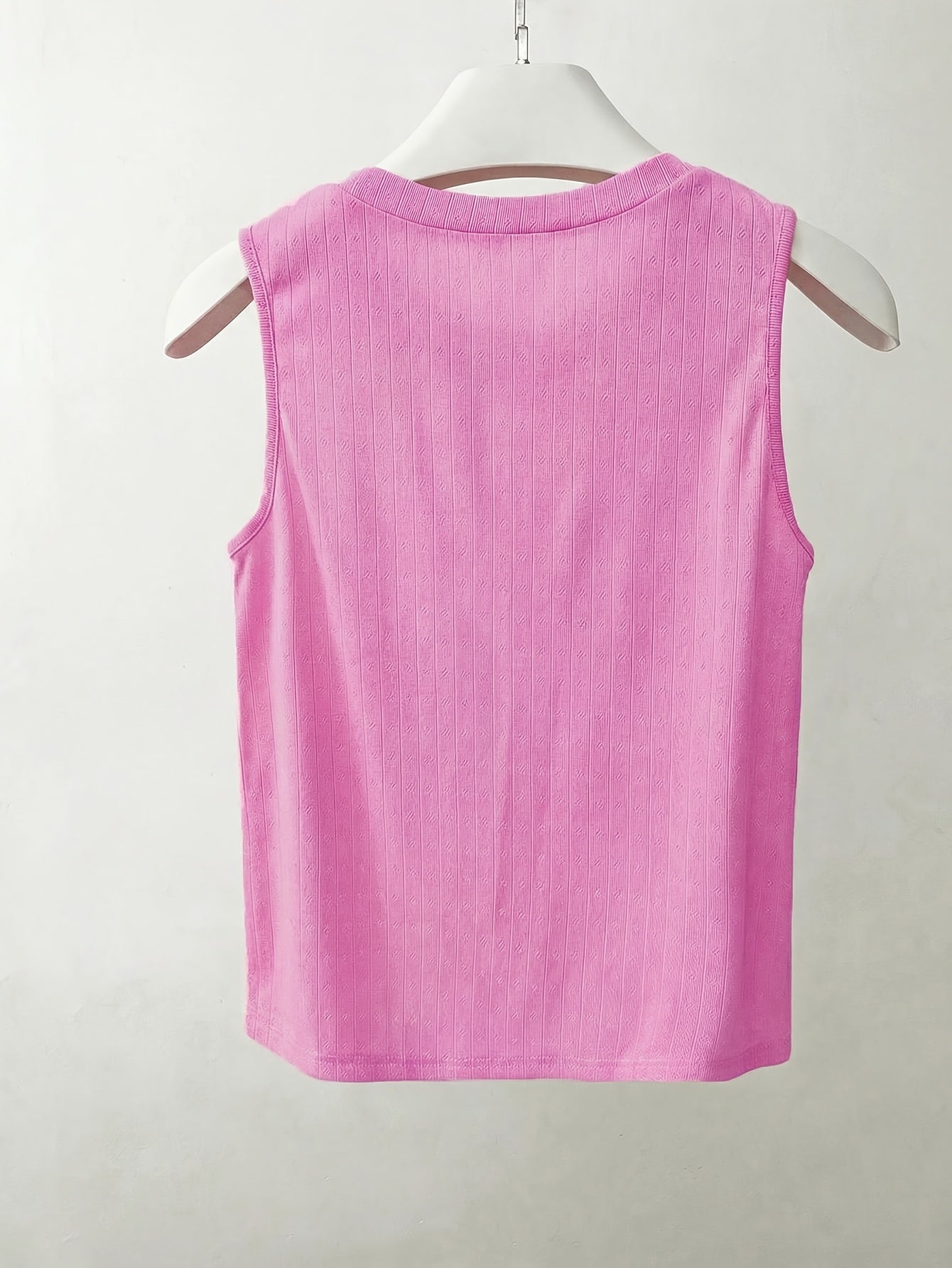 Women's sleeveless knit top with pearl embellishment – Elegant casual look for spring and summer