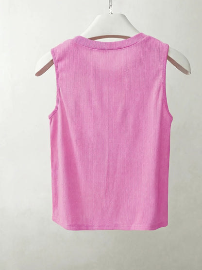 Women's sleeveless knit top with pearl embellishment – Elegant casual look for spring and summer