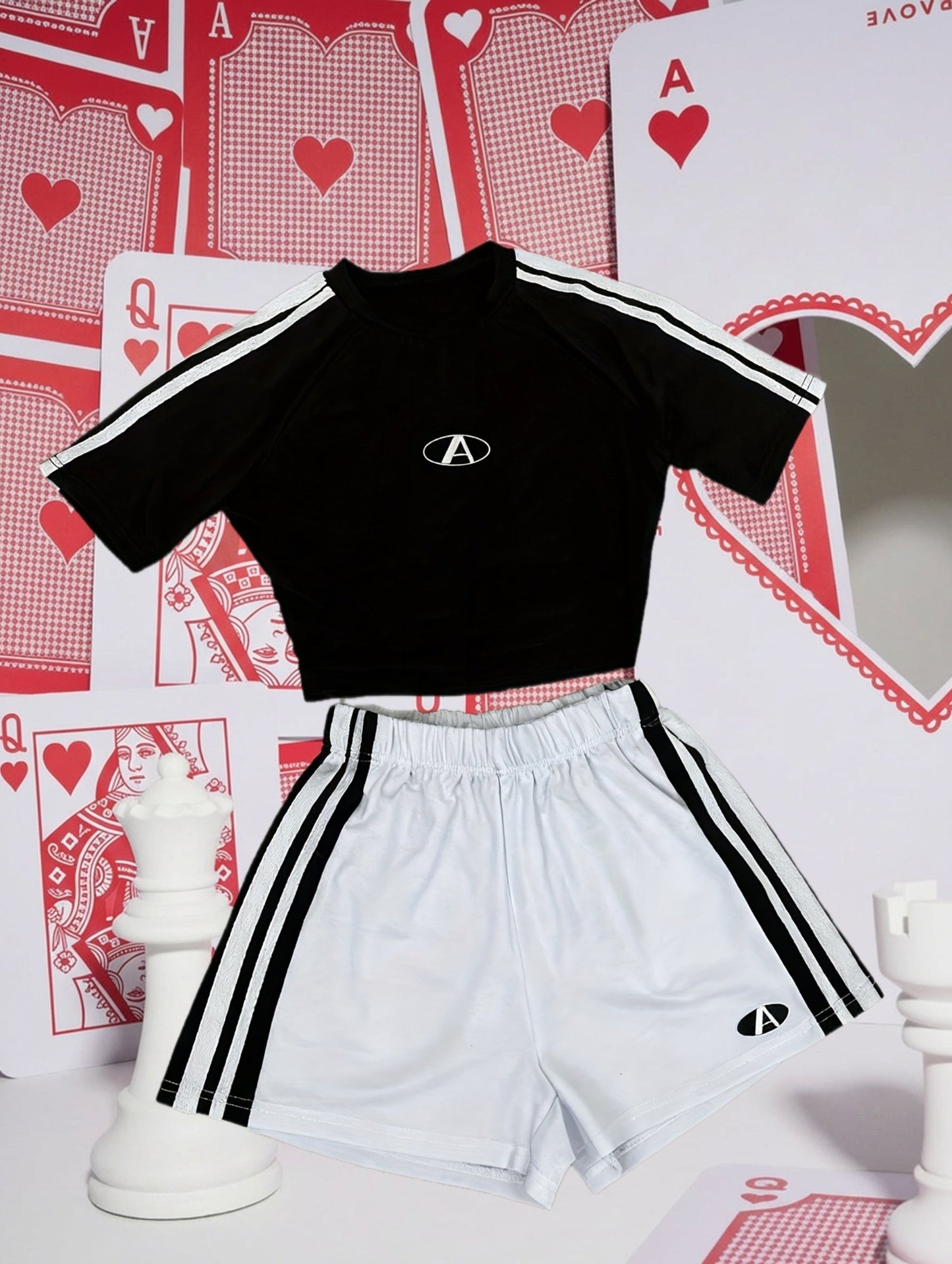 Women's Sports Two-Piece Set – Trendy Crop Top & Shorts for Fitness and Leisure