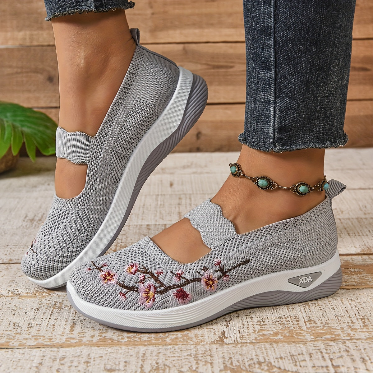 Women's Comfort Slip-ons with Embroidery and Wedge Heel – Casual and Everyday Use