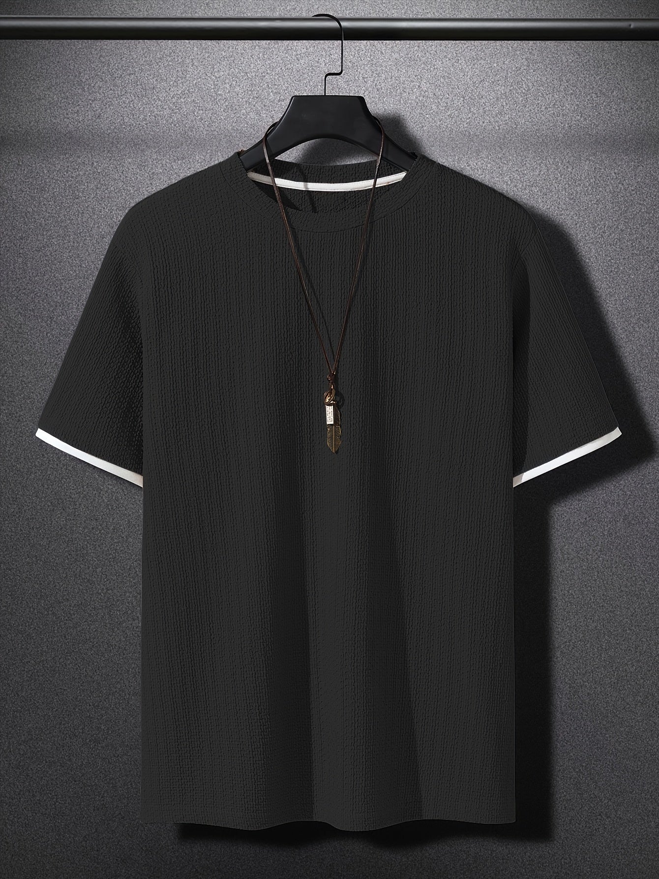 Men's Modern Casual Short-Sleeve T-Shirt with Texture and Layered Look