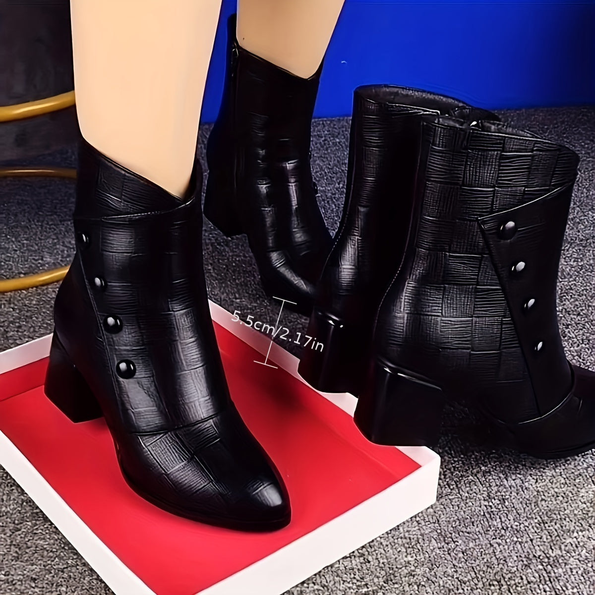 Damen Stiefeletten Schwarz mit Strukturmuster und Zierknöpfen