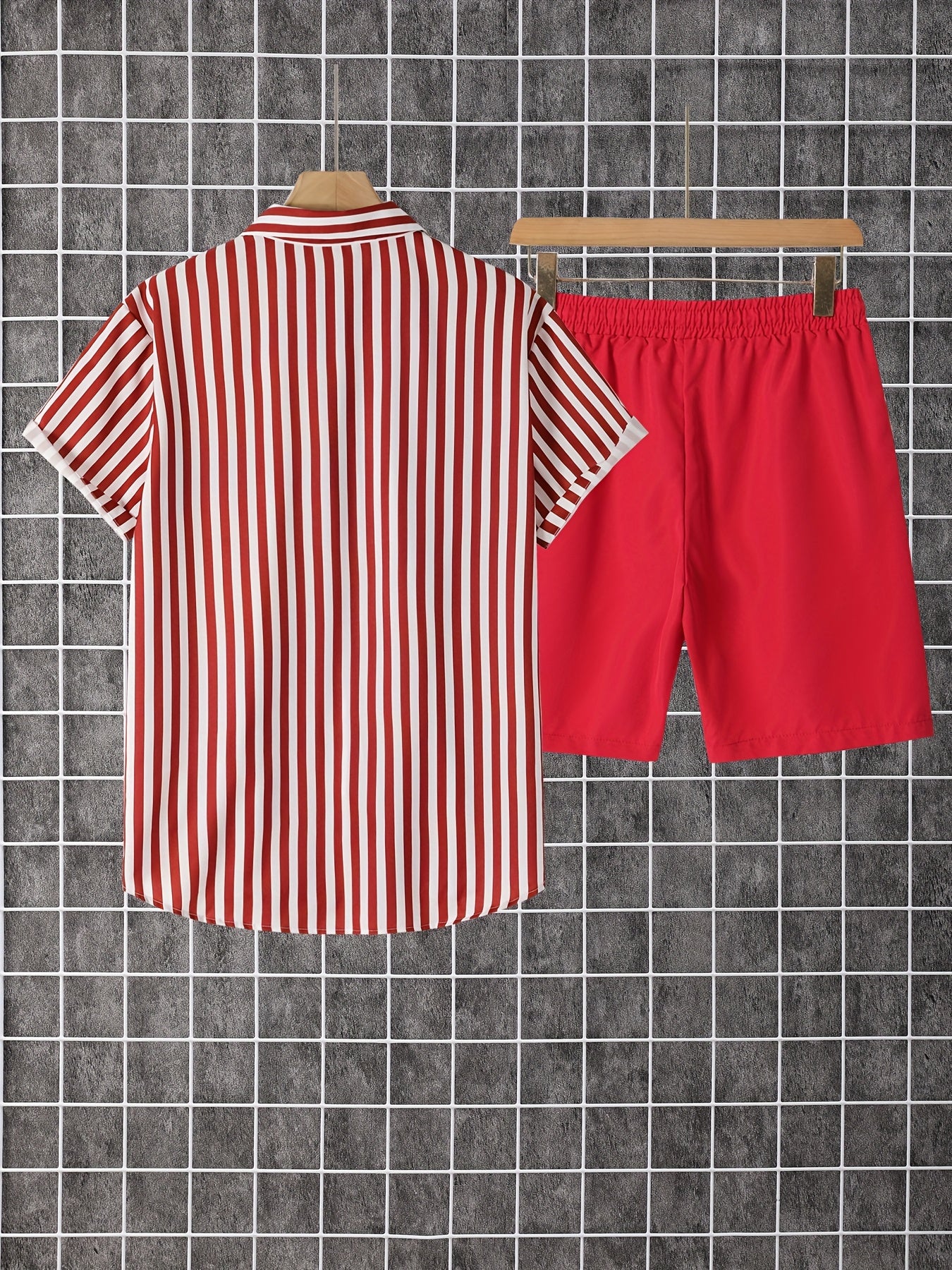 Men's Summer Set – Modern Casual Outfit with Striped Short-Sleeve Shirt and Shorts, Ideal for Vacation & Everyday Wear