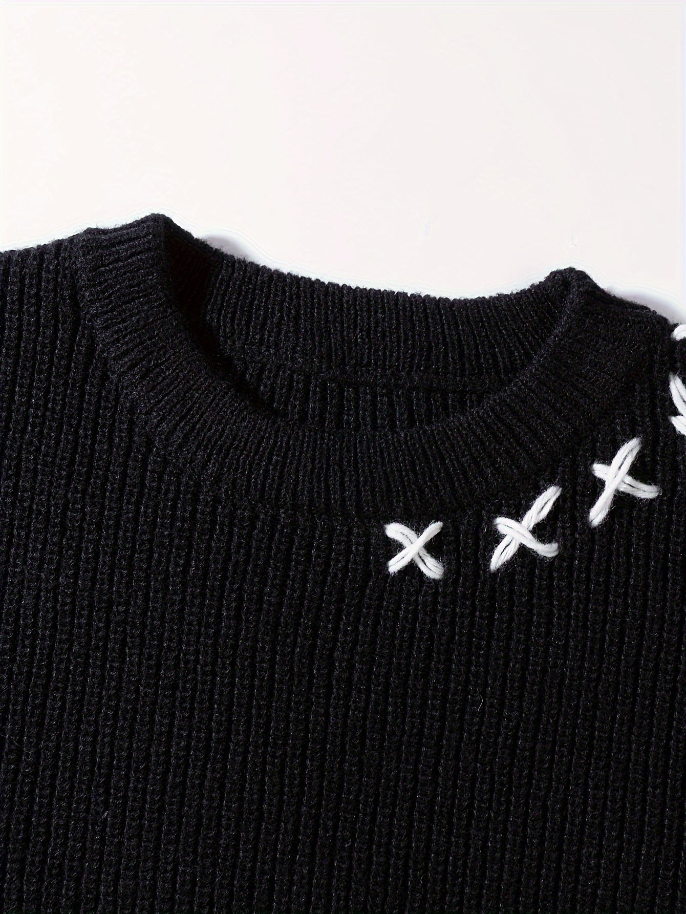 Unisex Strickpullover Schwarz mit Kreuzstich-Details und Destroyed-Effekt