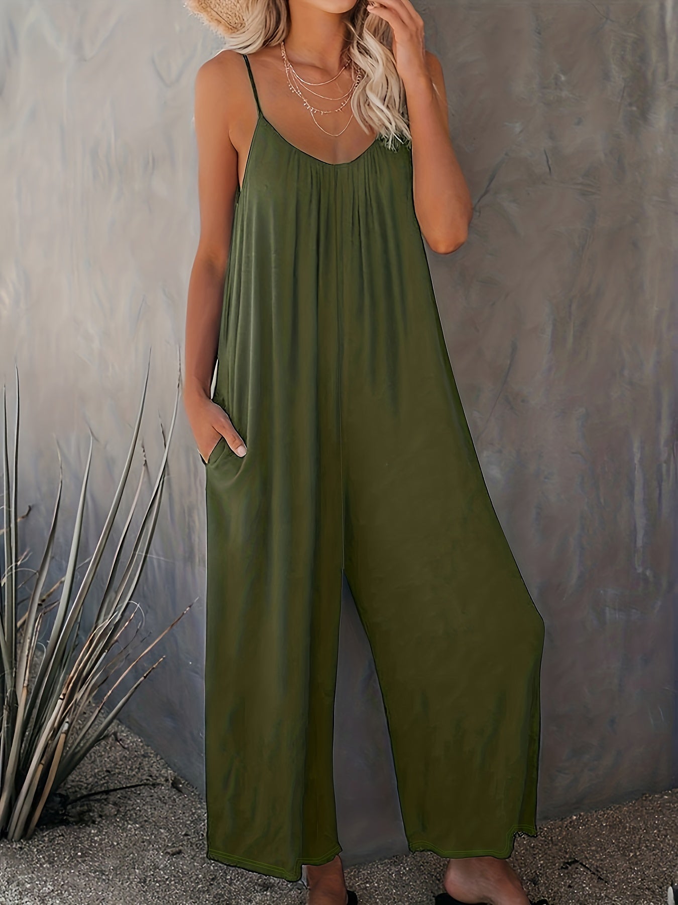 Women's jumpsuit with spaghetti straps and wide legs – Casual one-piece for spring and summer