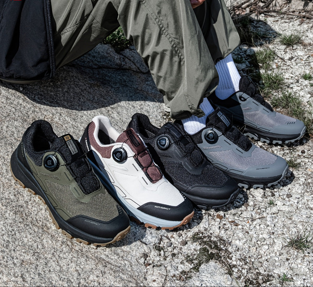 Men's hiking and trekking shoes with a twist-lock closure, non-slip outdoor sports shoes