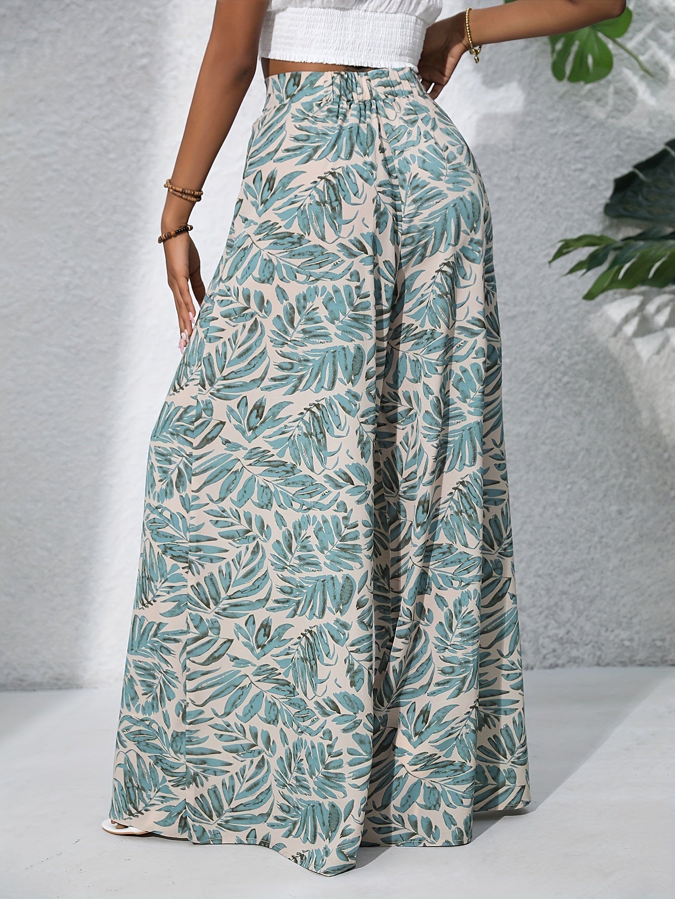 Women's Wide Summer Pants with Tropical Leaf Pattern – Fashionable Palazzo Pants for Beach and Leisure