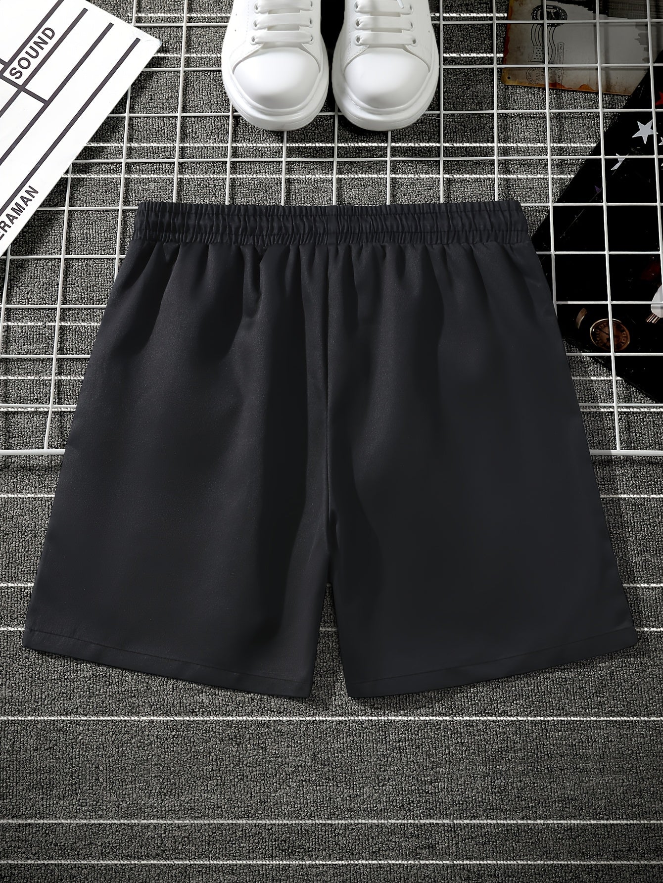 Men's streetwear shorts with graphic pattern and modern design – perfect for casual wear and urban style