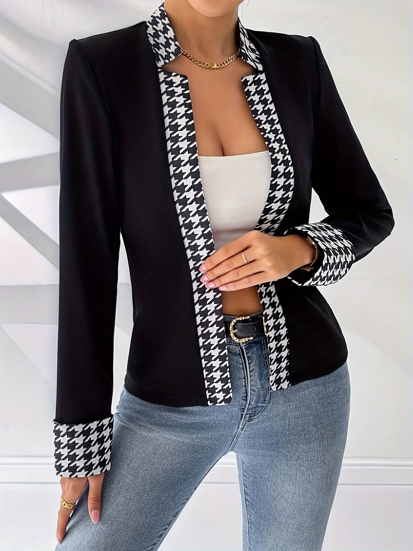 Women's blazer in elegant houndstooth design for business and everyday wear