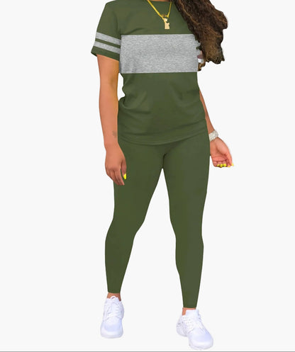 Women's sporty casual set with T-shirt and leggings – modern outfit for everyday and fitness