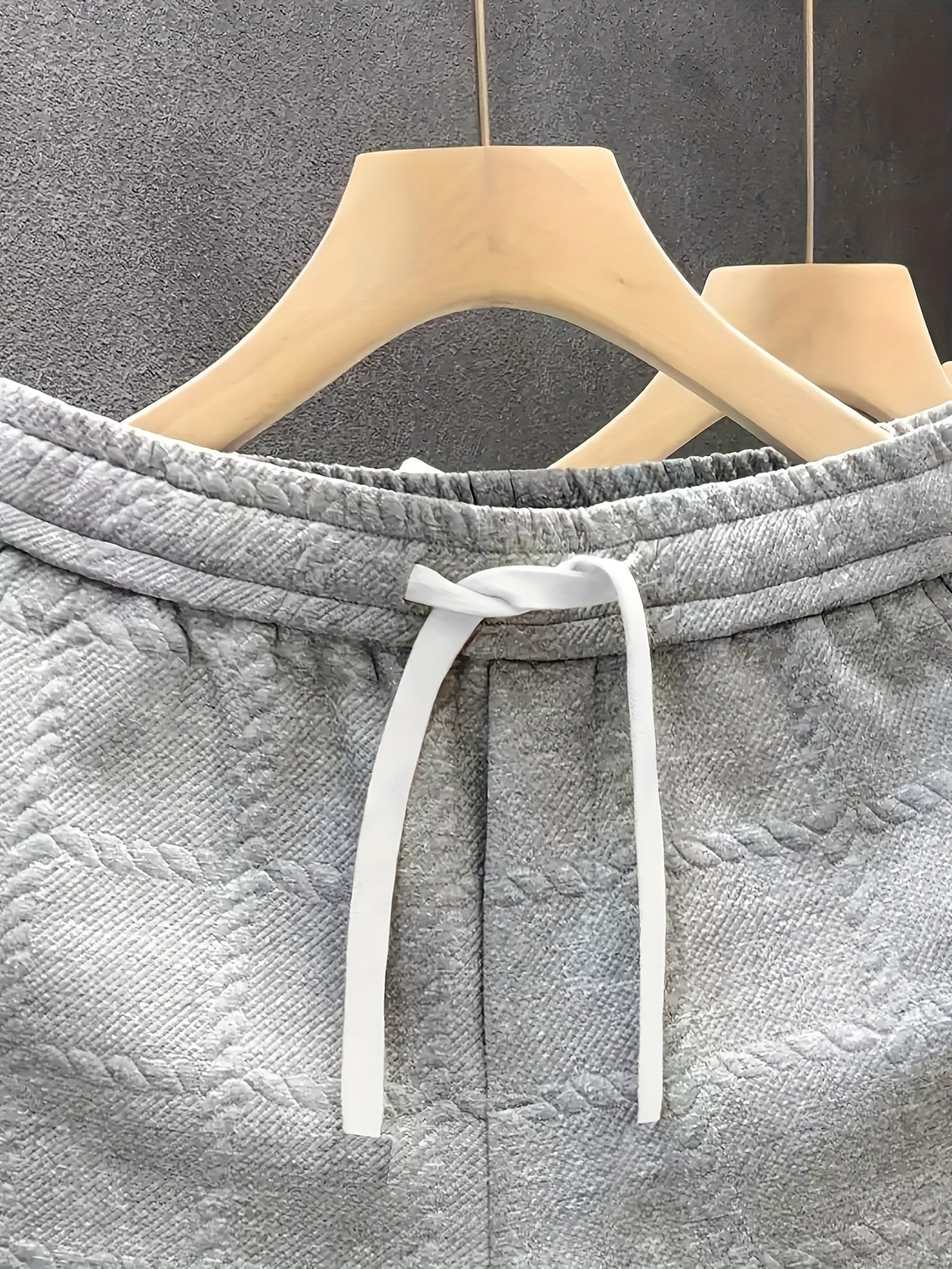 Men's casual shorts with modern 3D relief pattern – stylish athleisure for everyday and leisure