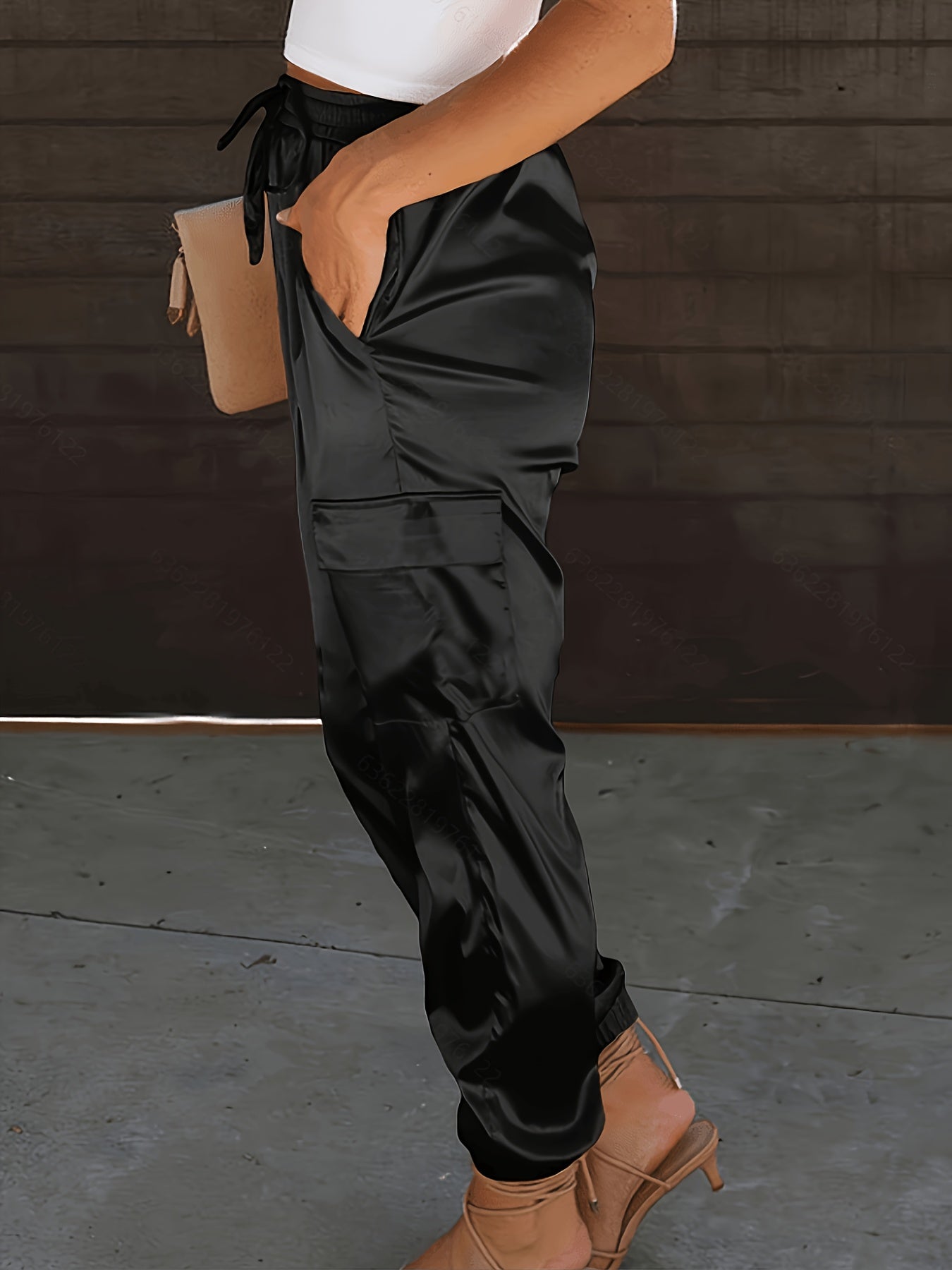 Women's jogger pants with pockets and modern cut – perfect for leisure and everyday wear