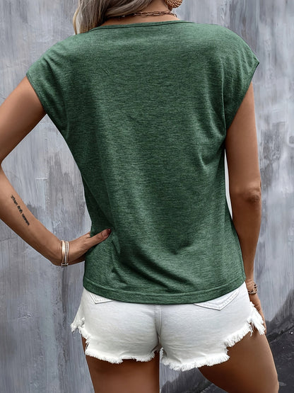 Women's T-shirt with Heart Print and V-Neck – Casual Summer Top for Leisure and Vacation