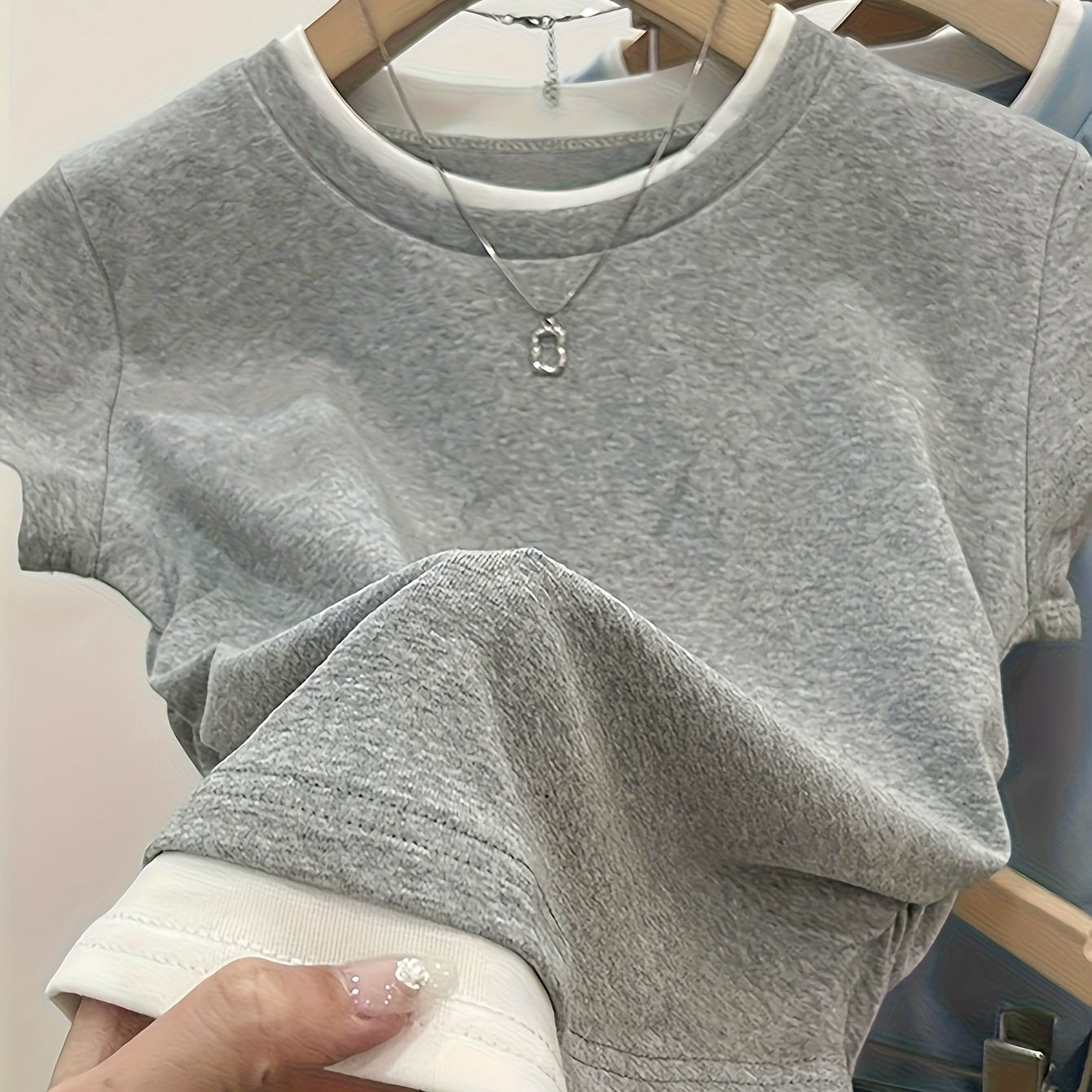 Damen Modernes Kurzarm Shirt mit Layer-Look und Minimalistischem Stil – Perfekt für Freizeit & Alltag