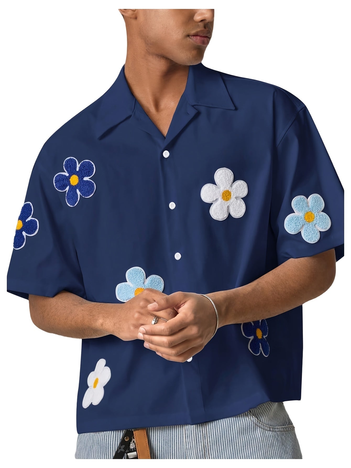 Herren Freizeit Kurzarm-Hemd mit Blumenapplikationen und Camp-Kragen – Modernes Sommer-Design