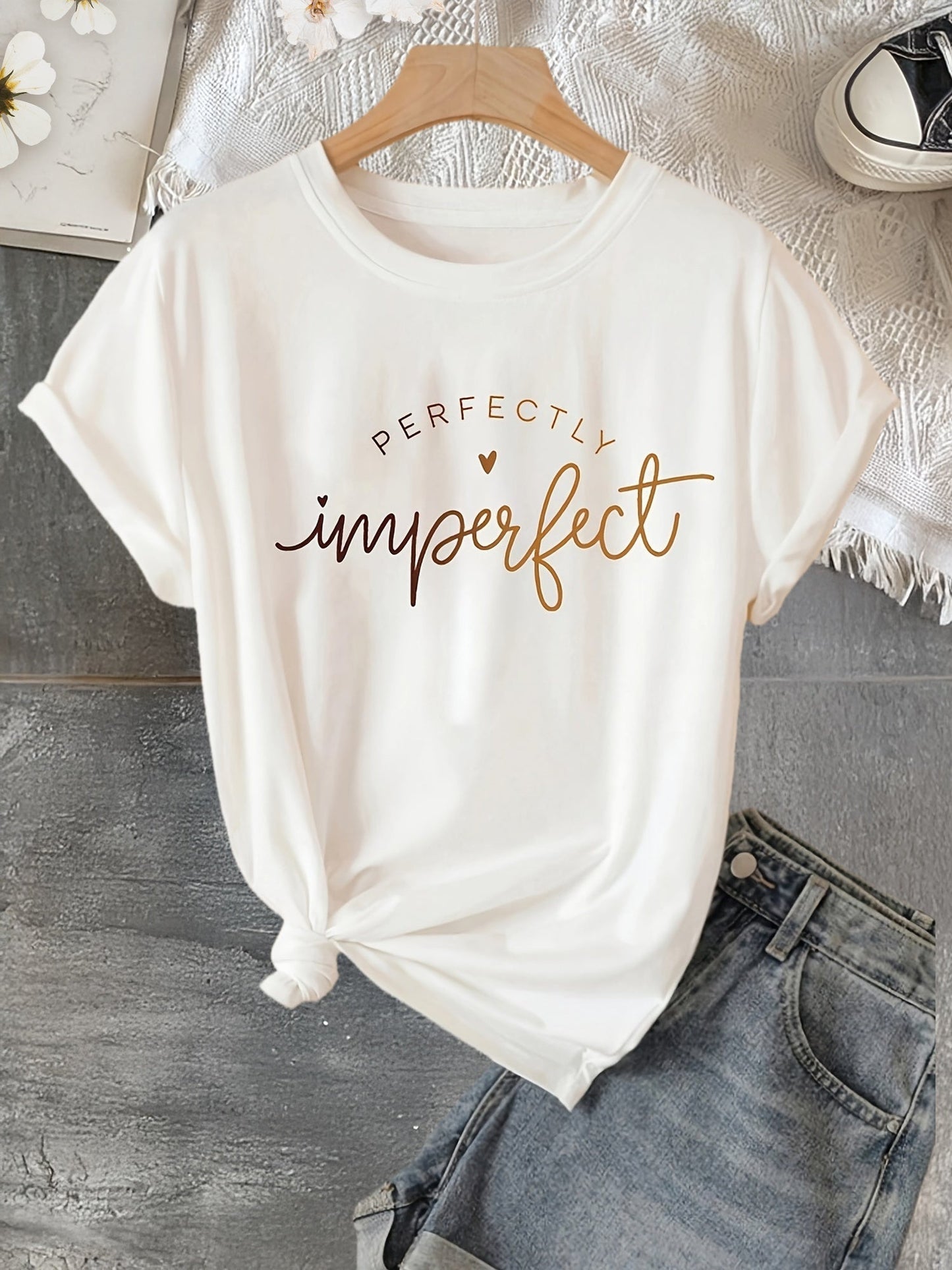 Women's T-shirt with 'Perfectly Imperfect' Print – Casual Style, Motivational Design, Everyday & Leisure