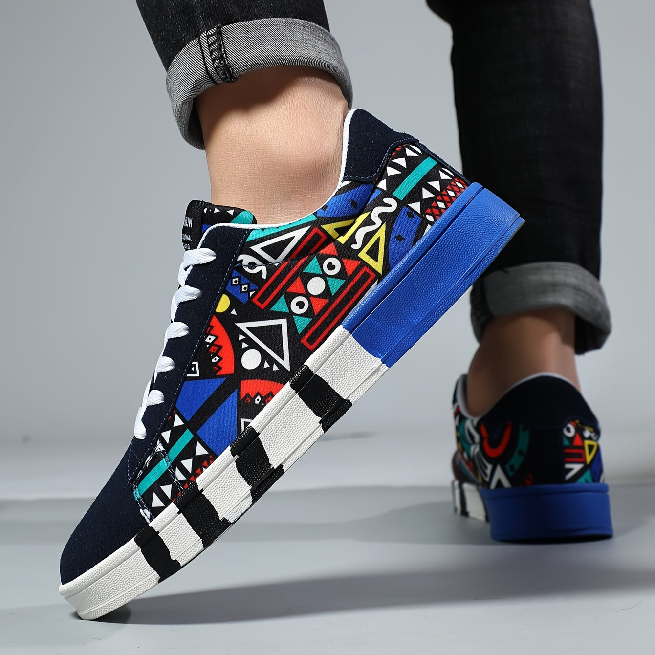 Men's sneakers with colorful geometric pattern – street style casual shoes for outdoor and everyday use