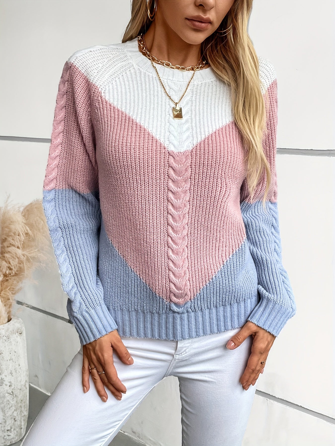 Women's knitted sweater, color-block cable-knit pattern, crew neck, white, light blue, dark blue
