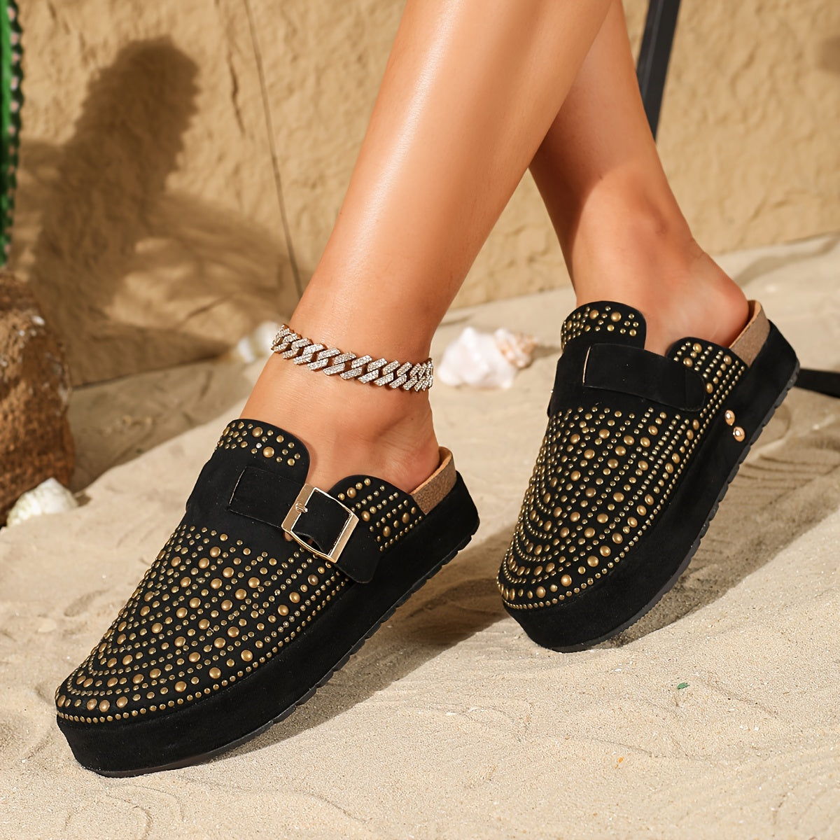 Women's platform shoes with studs – fashionable clogs for everyday and leisure use