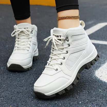 Unisex outdoor shoe with laces and a treaded sole
