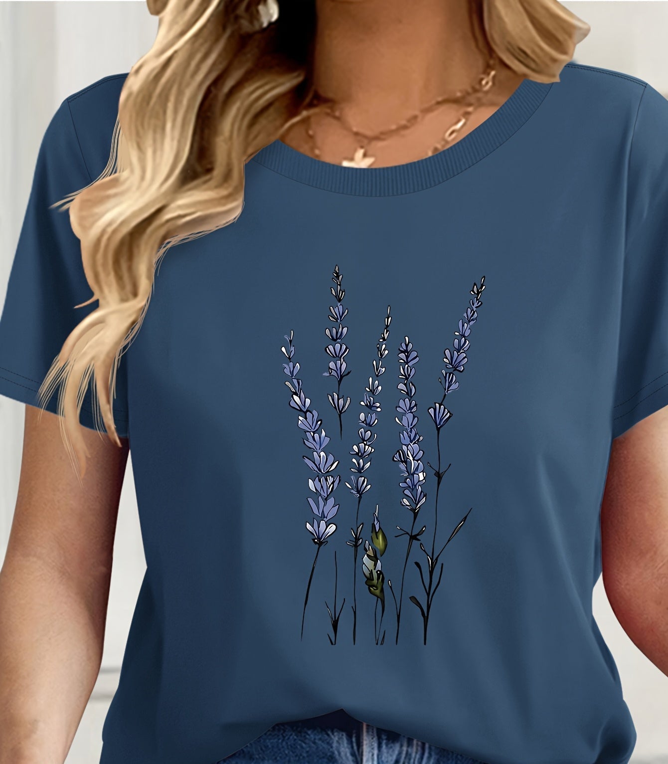 Women's T-shirt with Wildflower Print – Modern Casual Shirt with Floral Illustration, Short Sleeve, Ideal for Everyday & Leisure