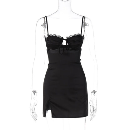 Katie – Sommerliches V-Ausschnitt Kleid mit Spitzenbesatz und Schlitz