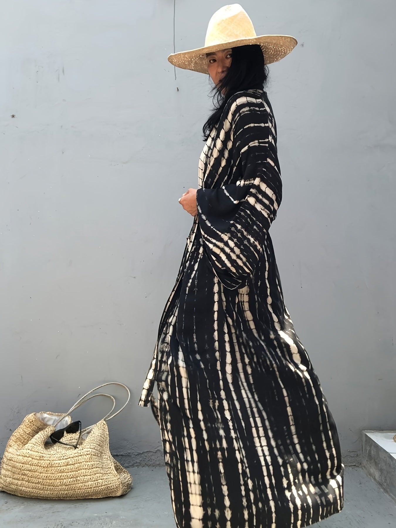 Women's maxi kimono with graphic pattern – Elegant vacation cover-up in boho style
