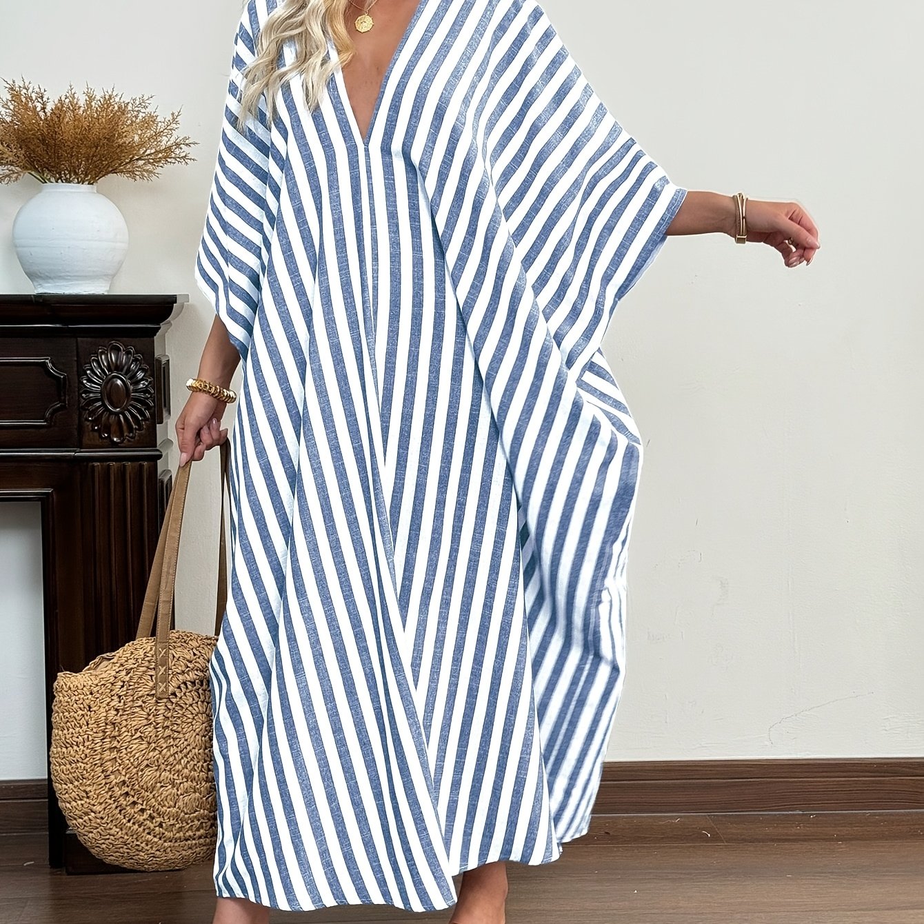 Women's Kaftan Maxi Dress in Maritime Stripe Design – Relaxed Vacation Style for Beach and Leisure