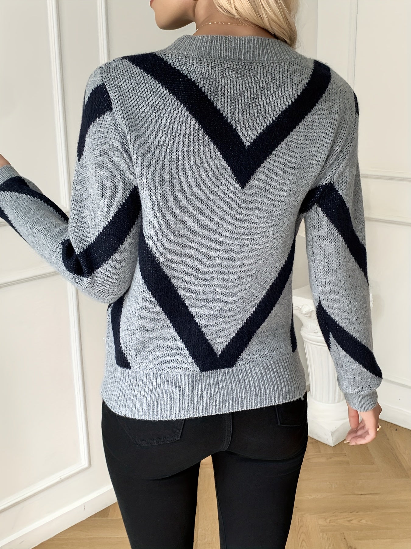 Women's gray crew-neck sweater with chevron pattern, long-sleeve knit sweater