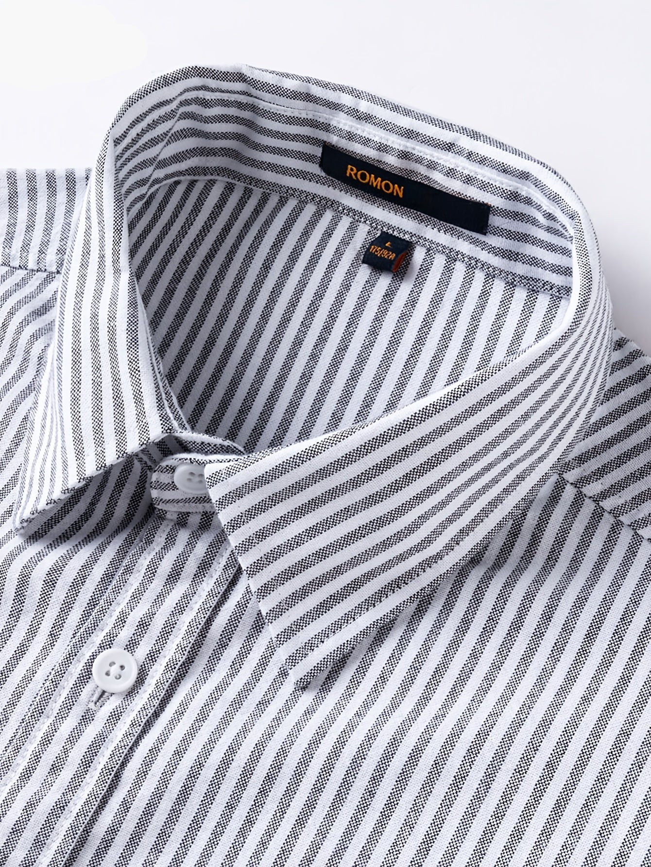 Herren Freizeithemd mit Streifenmuster und Brusttaschen – Lässiger Alltagsstil