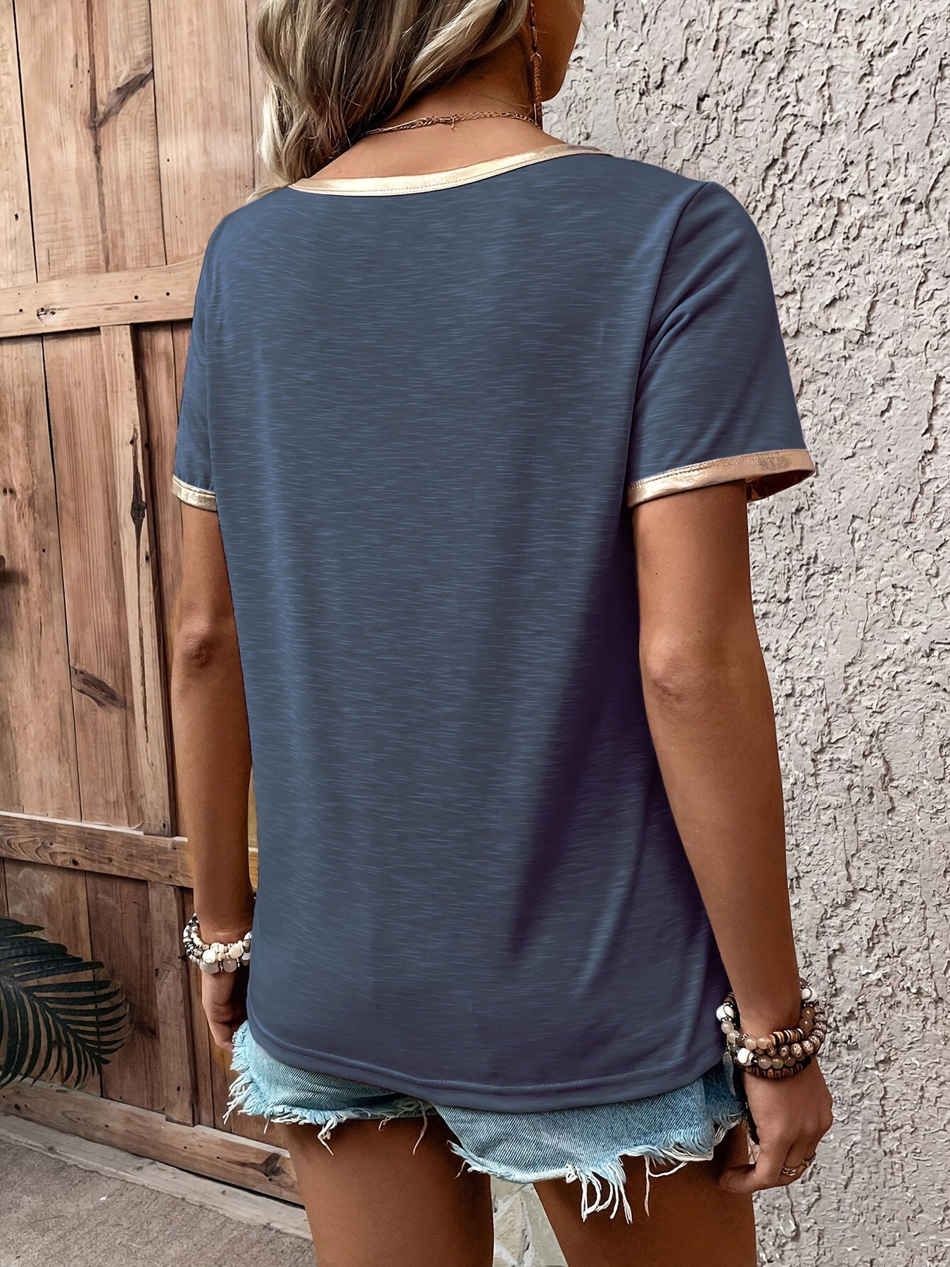 Women's shirt with heart motif and metallic details – trendy casual shirt for everyday wear and special occasions