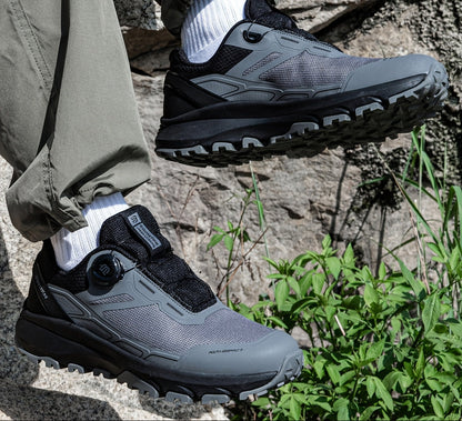 Men's hiking and trekking shoes with a twist-lock closure, non-slip outdoor sports shoes