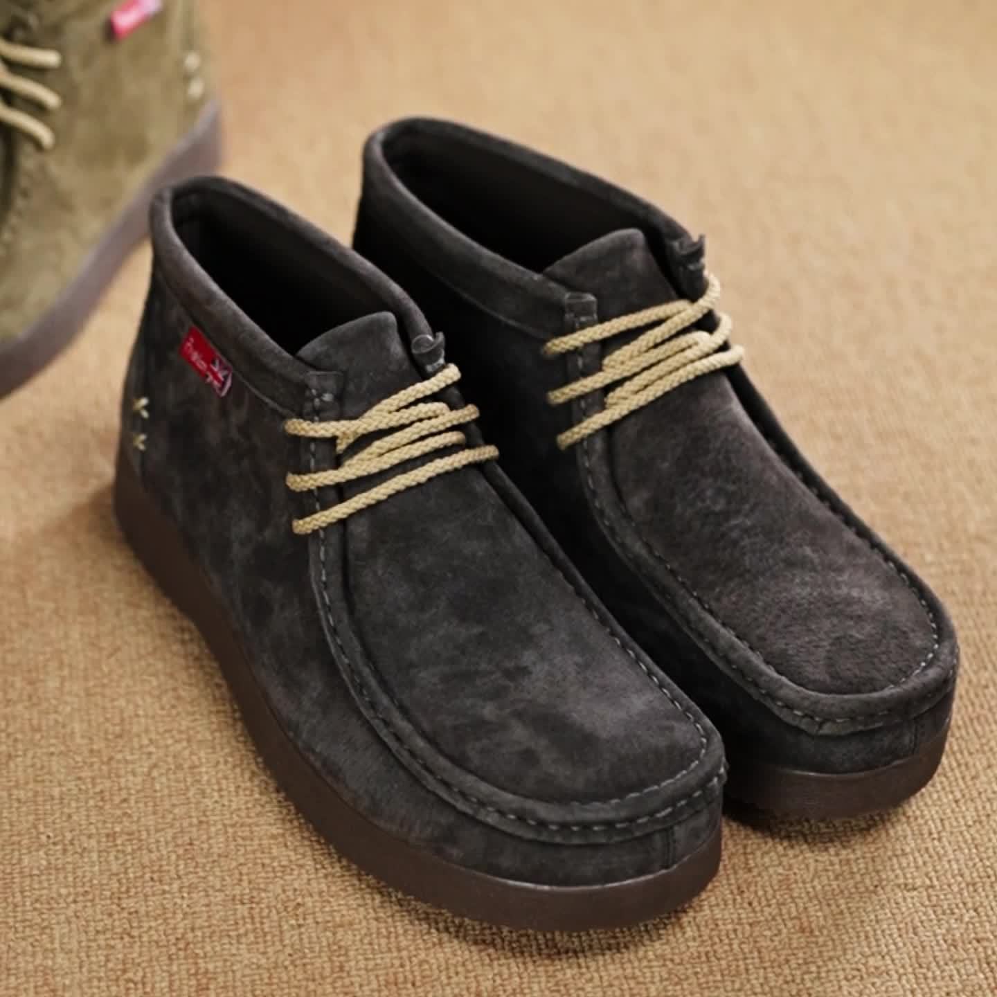 Men’s moccasin ankle boots with laces and a treaded sole in a suede look