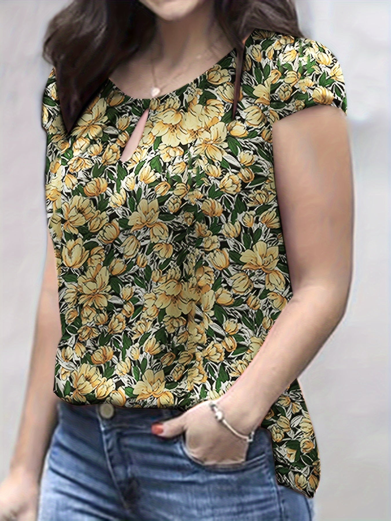 Women's blouse with floral pattern and short sleeves – Elegant style for office and leisure
