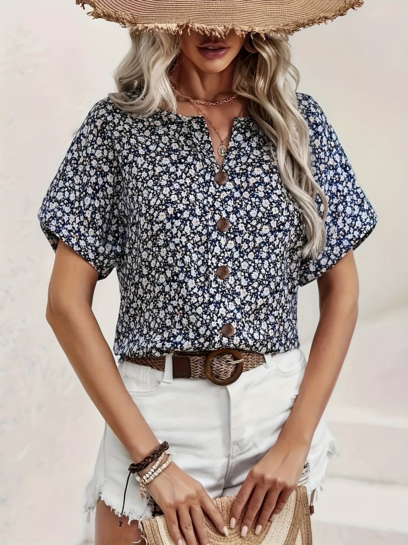 Women's Short-Sleeve Blouse with Floral Pattern and Button Placket – Elegant Summer Fashion for Everyday & Leisure