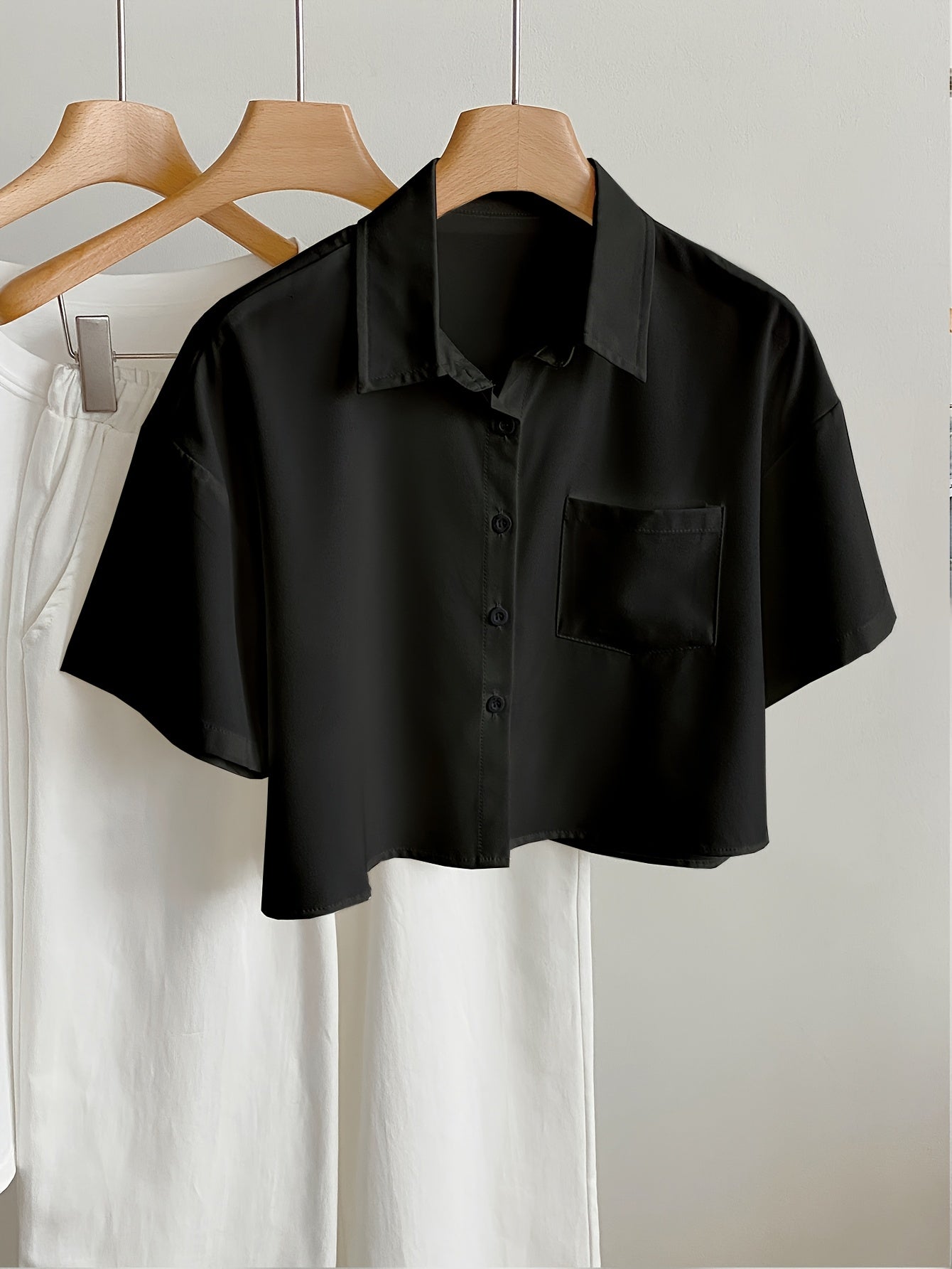 Women's short-sleeve blouse with crop cut and chest pocket – modern casual shirt