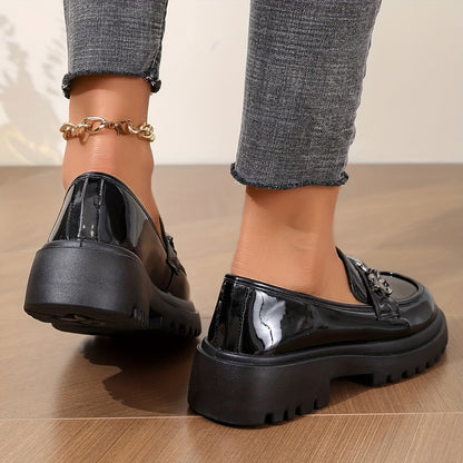 Women's Loafers with Chain Detail and Platform – Fashionable Slip-On for Everyday and Leisure