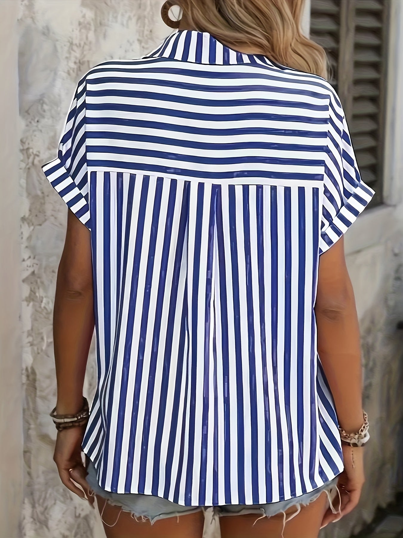 Women's blouse shirt with stripe pattern and short sleeves – Elegant casual look for spring and summer