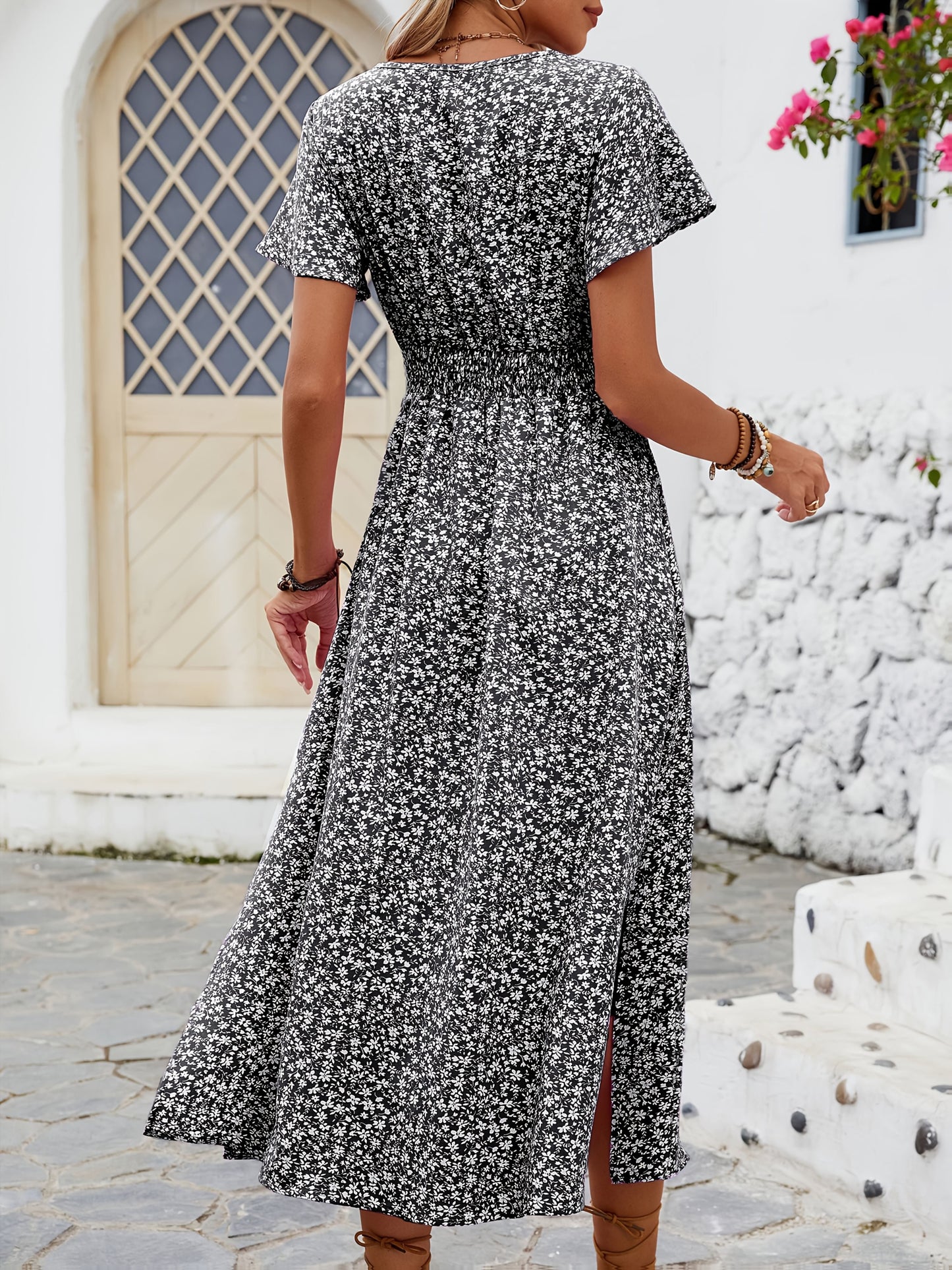Damen Sommerkleid Elegant mit V-Ausschnitt und Blumenmuster – Perfekt für Freizeit, Urlaub und Alltag