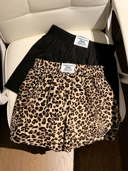 Women's shorts set in casual style – ideal for everyday wear and leisure