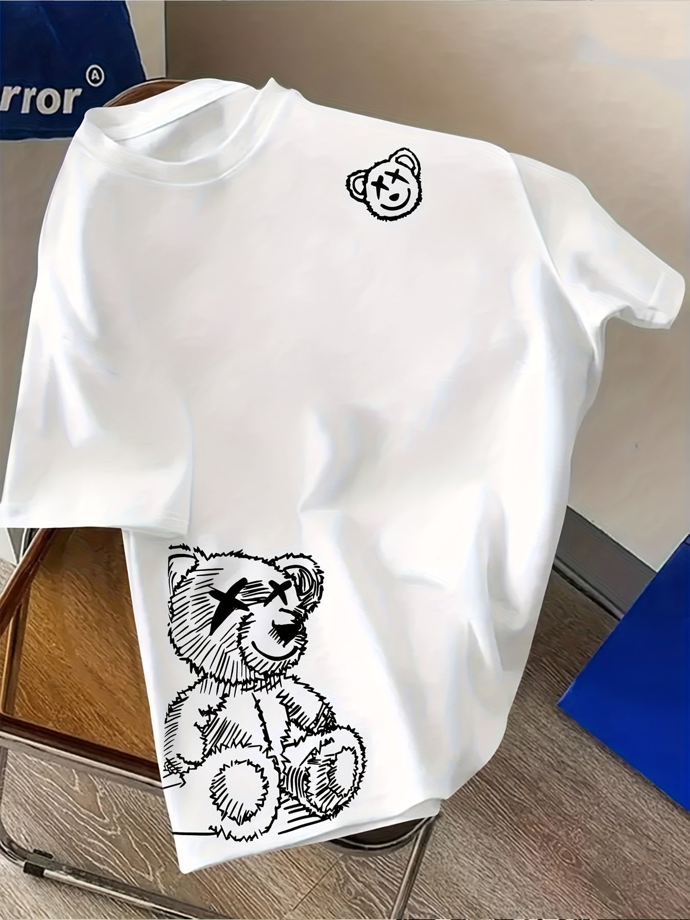 Men's Streetwear T-Shirt with Bear Graphic – Urban Sketch Look, Short Sleeve, Modern Design