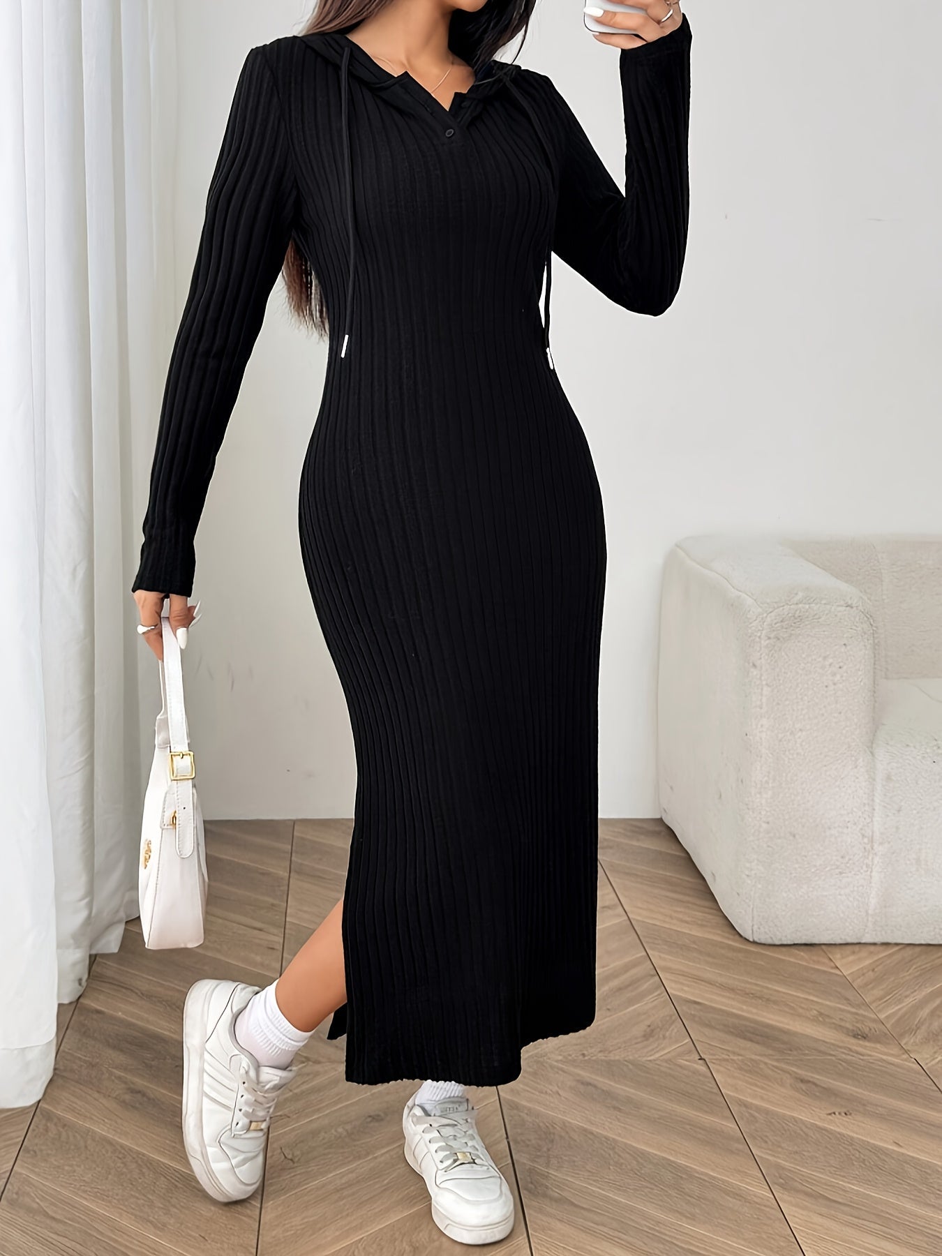 Geripptes Strickkleid Schwarz Lang Kapuze