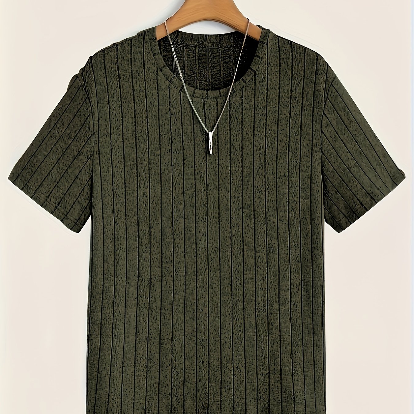 Men's T-Shirt with Vertical Texture Pattern – Modern Short-Sleeve Shirt for Everyday and Leisure