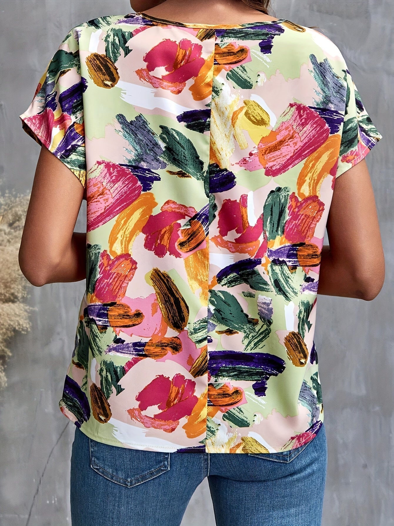 Women's Elegant Summer Top with Abstract Print and Short Sleeves – Fashionable Casual Shirt